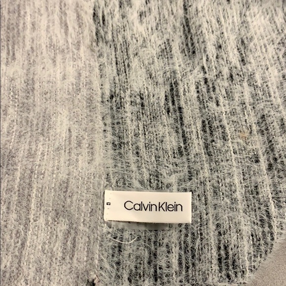 Calvin Klein scarf - Picture 3 of 3